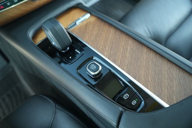 2023 Volvo XC90 B5 Plus