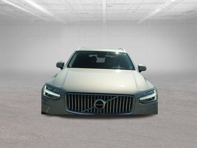 2023 Volvo XC90 B5 Plus