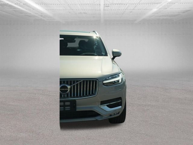 2023 Volvo XC90 B5 Plus