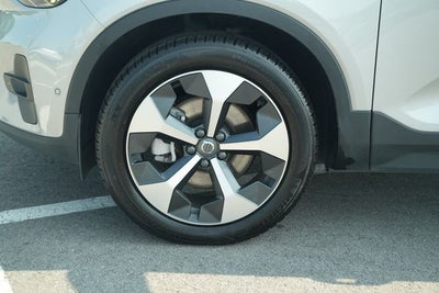 2025 Volvo XC40 B5 Plus Bright Theme