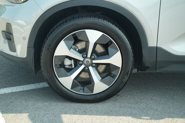 2025 Volvo XC40 B5 Plus Bright Theme