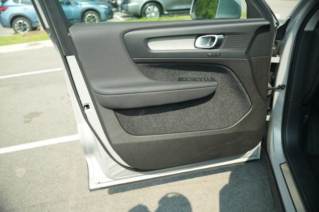 2025 Volvo XC40 B5 Plus Bright Theme