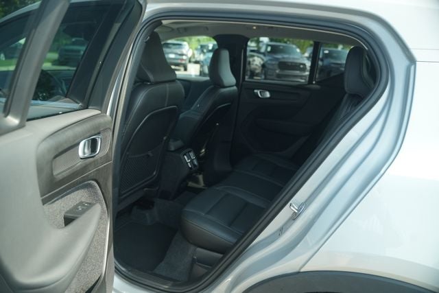 2025 Volvo XC40 B5 Plus Bright Theme