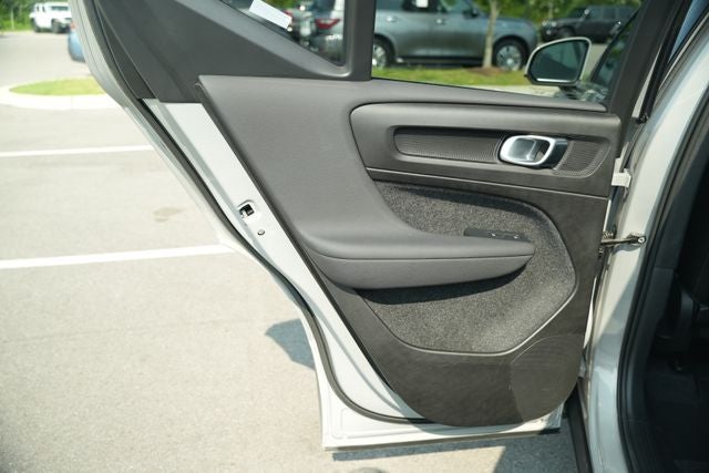 2025 Volvo XC40 B5 Plus Bright Theme