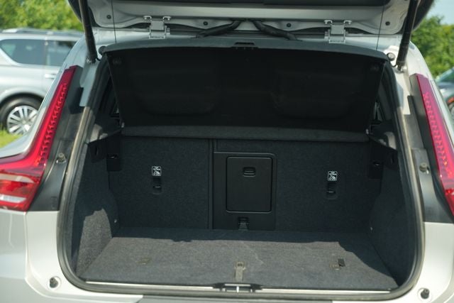 2025 Volvo XC40 B5 Plus Bright Theme