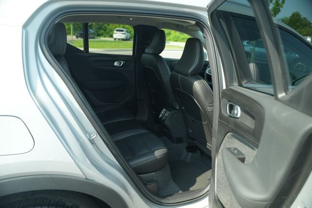 2025 Volvo XC40 B5 Plus Bright Theme