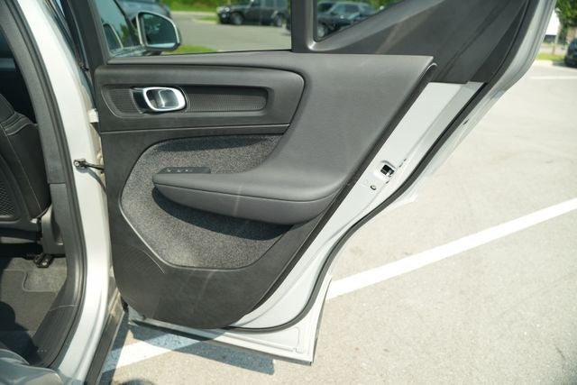 2025 Volvo XC40 B5 Plus Bright Theme