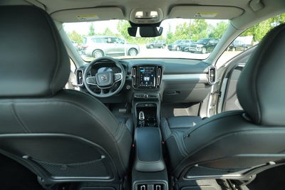 2025 Volvo XC40 B5 Plus Bright Theme