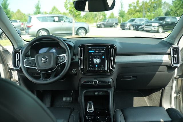 2025 Volvo XC40 B5 Plus Bright Theme