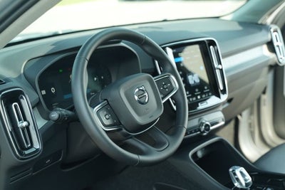 2025 Volvo XC40 B5 Plus Bright Theme