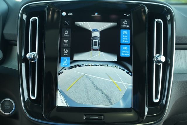 2025 Volvo XC40 B5 Plus Bright Theme