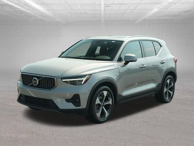2025 Volvo XC40 B5 Plus Bright Theme