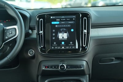 2025 Volvo XC40 B5 Plus Bright Theme