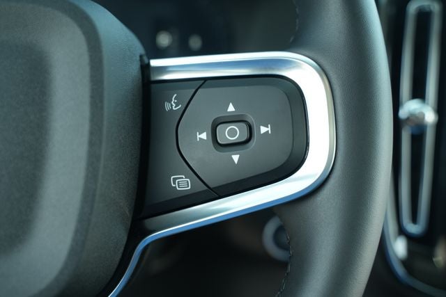 2025 Volvo XC40 B5 Plus Bright Theme