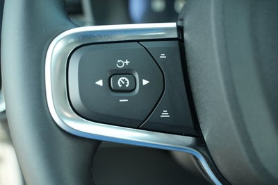 2025 Volvo XC40 B5 Plus Bright Theme