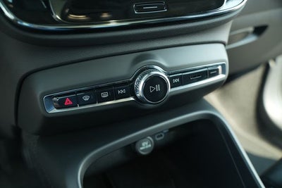 2025 Volvo XC40 B5 Plus Bright Theme