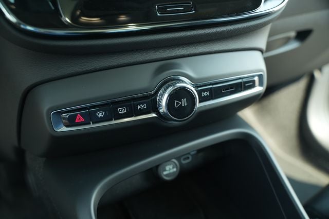 2025 Volvo XC40 B5 Plus Bright Theme