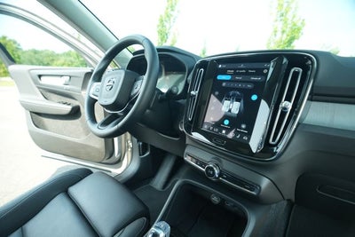 2025 Volvo XC40 B5 Plus Bright Theme