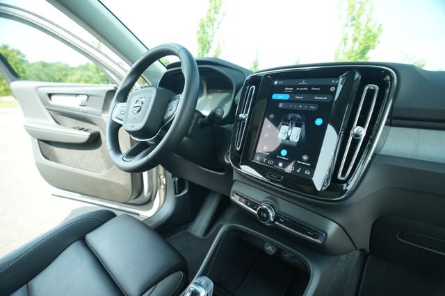 2025 Volvo XC40 B5 Plus Bright Theme