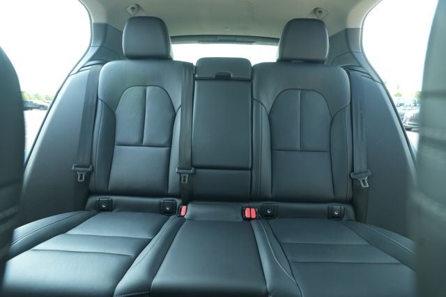 2025 Volvo XC40 B5 Plus Bright Theme