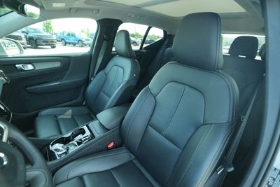 2025 Volvo XC40 B5 Plus Bright Theme