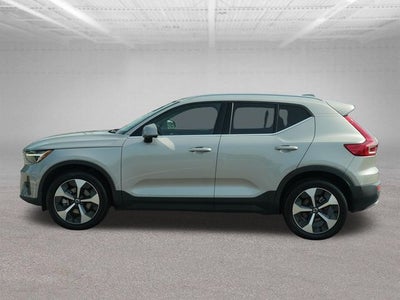 2025 Volvo XC40 B5 Plus Bright Theme