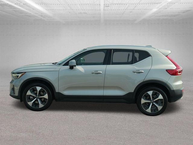 2025 Volvo XC40 B5 Plus Bright Theme