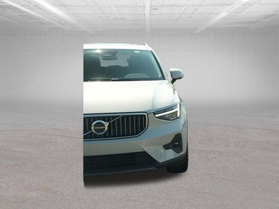 2025 Volvo XC40 B5 Plus Bright Theme