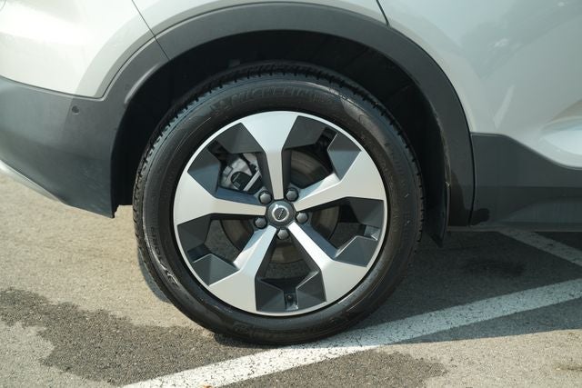 2025 Volvo XC40 B5 Plus Bright Theme