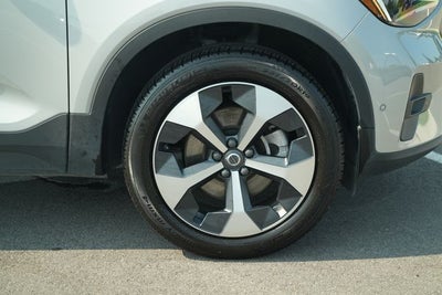 2025 Volvo XC40 B5 Plus Bright Theme