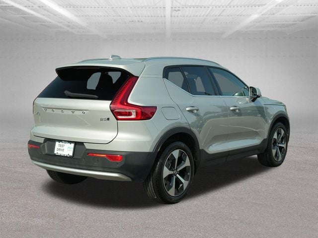 2025 Volvo XC40 B5 Plus Bright Theme